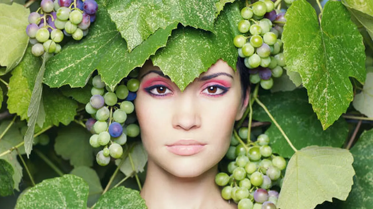 (C) shutterstock