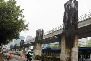 Sayangnya, Pramono Anung belum menjelaskan secara rinci apakah nantinya tiang-tiang monorel itu akan dibongkar. Menurutnya, hal itu akan diputuskan nanti. (Liputan6.com/Herman Zakharia)