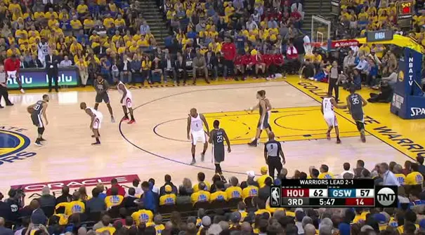 Berita video game recap NBA 2017-2018 antara Golden State Warriors melawan Houston Rockets dengan skor 95-92.