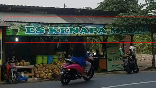 6 Tulisan Nyeleneh di Warung Es Kelapa Muda Ini Bikin Tepuk Jidat