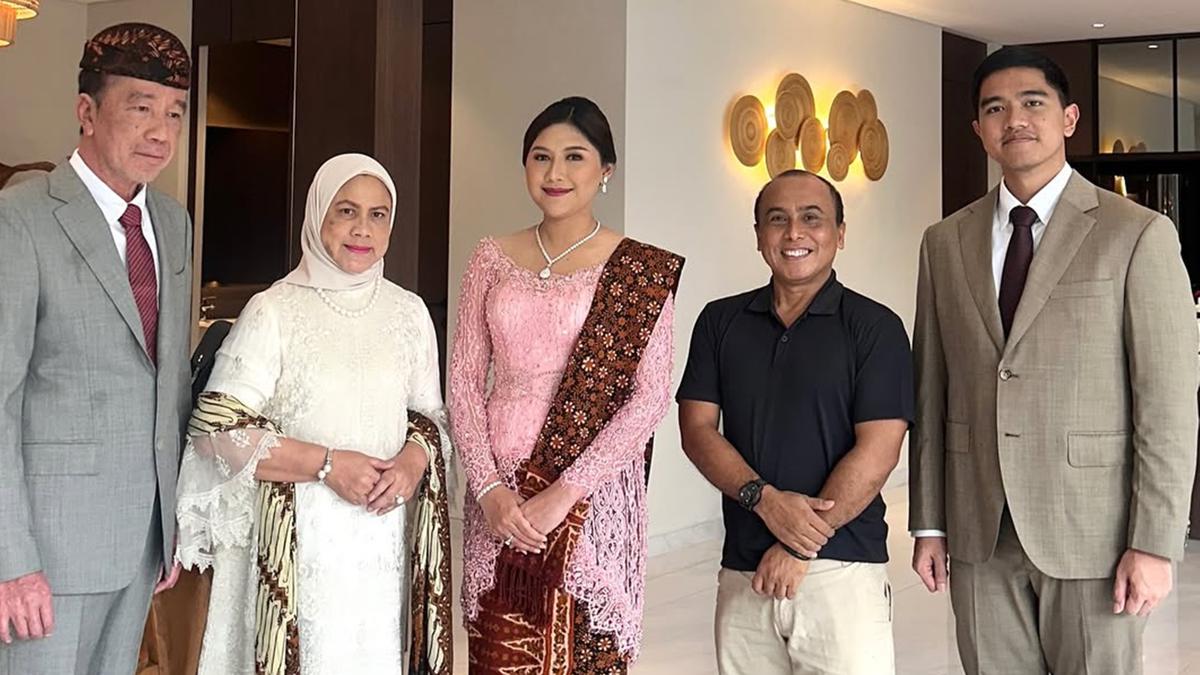 5 Potret Memukau Erina Gudono Dampingi Kaesang, Elegan dengan Kebaya Pink
