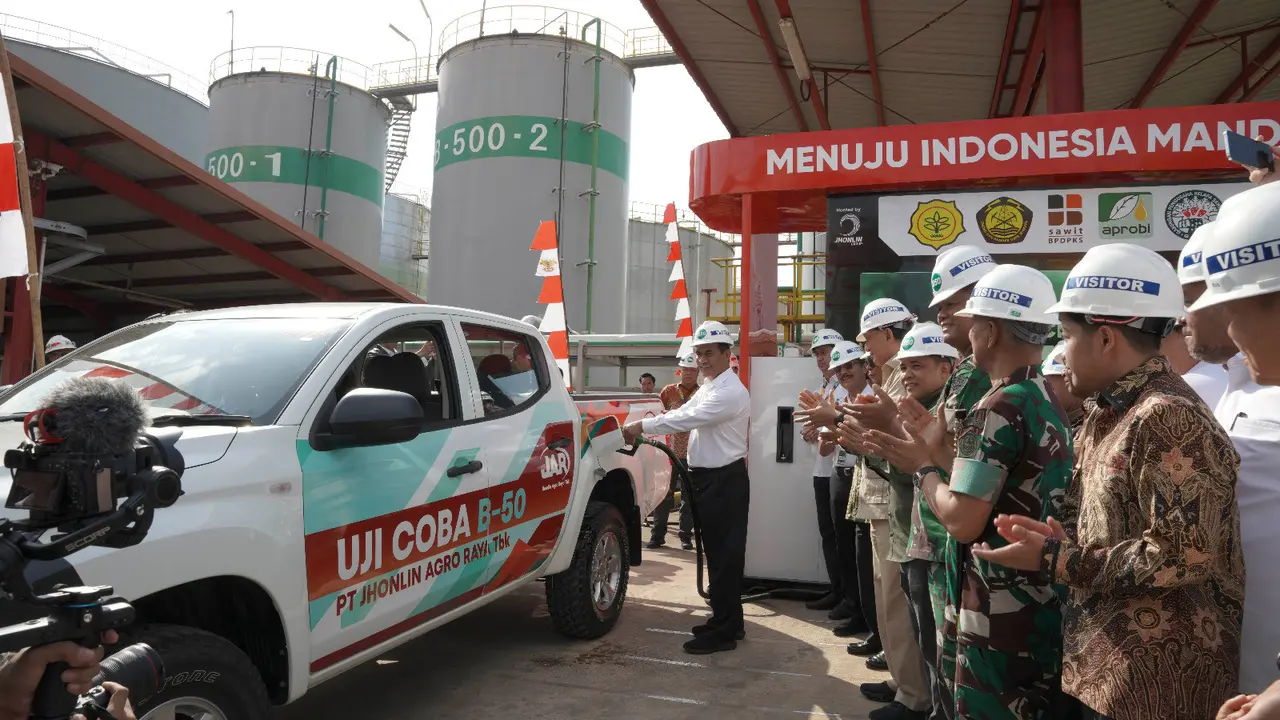 Mentan Andi Amran Sulaiman, saat soft launching implementasi B-50 di Batulicin, Kabupaten Tanah Bumbu, Kalimantan Selatan, Minggu (18/8) (Istimewa)