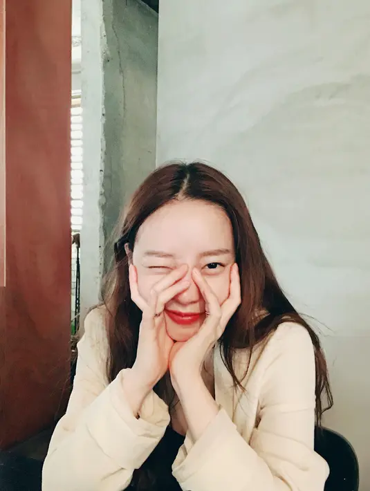 Saat ini manajer dan pihak lain tengah mencoba untuk menghubungi Goo Hara. (instagram/koohara__)