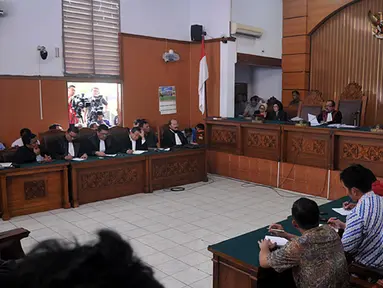 Sidang lanjutan praperadilan Komjen Budi Gunawan (BG) di Pengadilan Negeri (PN) Jakarta Selatan, kembali digelar Senin (16/2/2015).  Sidang beragendakan pembacaan putusan oleh hakim PN Jakarta Selatan. (Liputan6.com/Johan Tallo)