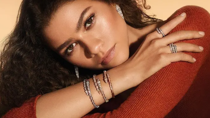 Mengenang 75 Tahun Bulgari Serpenti Sebagai Perhiasan dan Jam Tangan Mengular di Tubuh Naomi Campbell, Zendaya, hingga Lisa BLACKPINK
