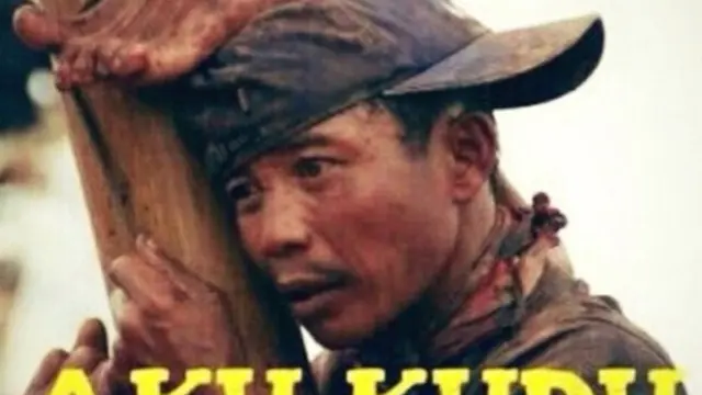 7 Meme Kocak Lomba Panjat Pinang, Ekspresi Pesertanya Bikin Kasihan