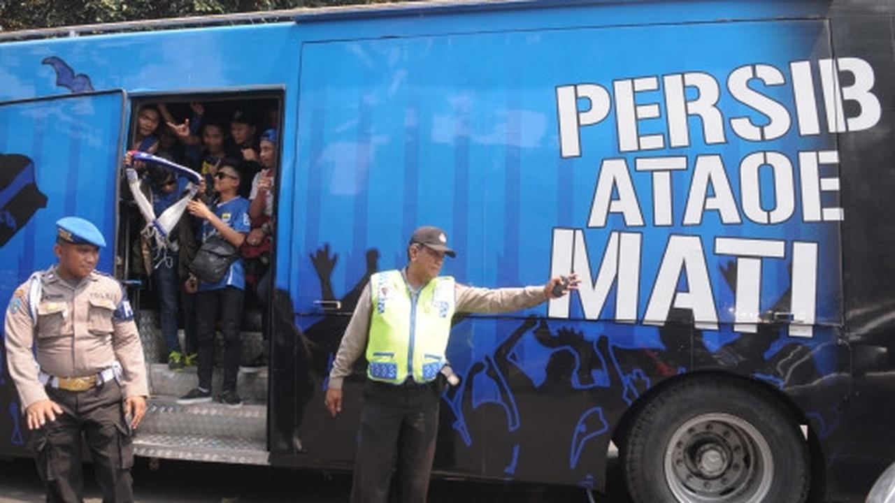 Rombongan Bobotoh tiba di Polda Metro Jaya