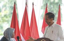 Kedekatan Jokowi Saat Temui Ibu Nasabah PNM dari Magelang