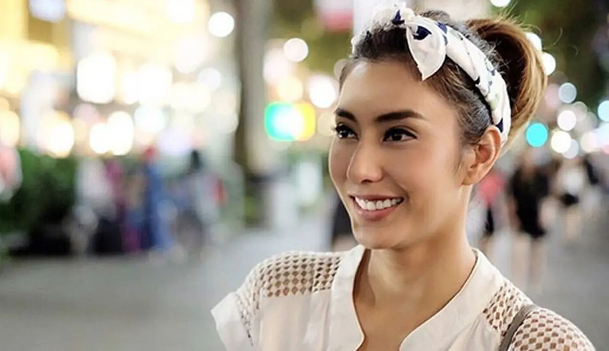 Bahkan, ada netizen yang menuliskannya gagal fokus. "Gagal focus" tulis hendrikkustanto. "Fokus ke bebek" tulis megoputra56. Tidak sedikit yang memuji kecantikan perempuan 29 tahun itu. (Instagram/tyasmirasih)