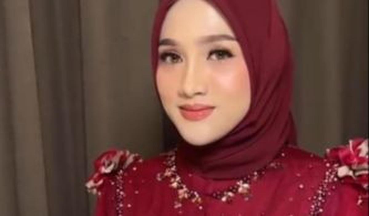 <i>"Kalau aku melihat umurku yang sudah otw 27 harusnya (sudah) dilamar," ungkapnya malu-malu dikutip dari @official.unialauddin (28/4/2024).</i>
