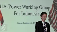 Dubes Amerika Serikat Robert Blake memberi sambutan usai penandatangan Nota Kesepahaman dengan Menteri ESDM Sudirman Said mengenai Power Working Group antara Indonesia-Amerika Serikat di kantor PLN Pusat Jakarta, Rabu (2/9/2015).(Liputan6.com/Johan Tallo)