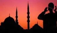 Usai mengumandangkan azan subuh, Ahmed Hikmi terjatuh dan meninggal dunia.
