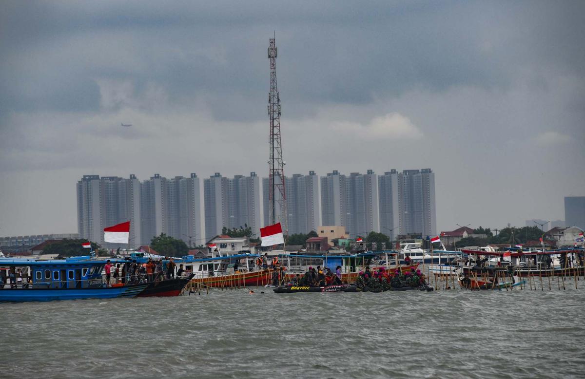 Aksi Ribuan Pasukan TNI AL dan Nelayan Bersatu Bongkar Pagar Laut Misterius di Tangerang