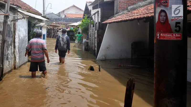 Tanggul Sungai Jebol, Banjir Rendam Sejumlah Rumah Warga di Semarang