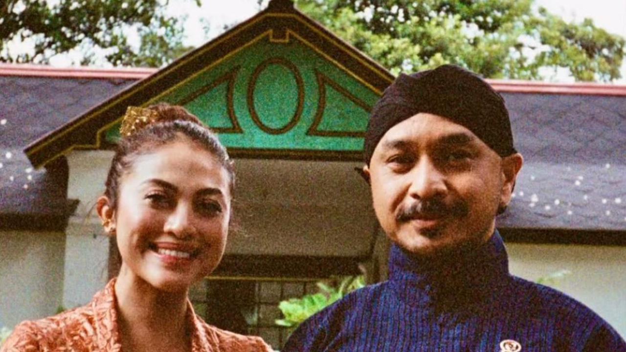 Inspirasi Kebaya Modern dari Cynthia Riza, Istri Giring Ganesha, untuk Tampil Elegan di Berbagai Acara