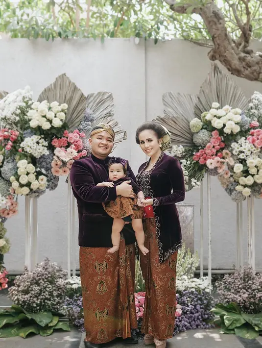 Momo Geisha Gelar Tedak Siten (Instagram/therealmomogeisha)