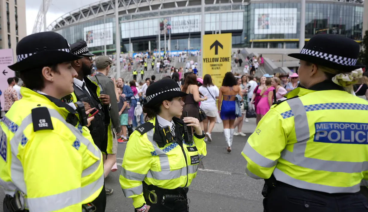 Konser di Wembley Stadium, London, selama lima hari ini bisa menarik setidaknya 450 ribu orang berkumpul di stadion bersejarah di Inggris tersebut. (AP Photo/Alastair Grant)