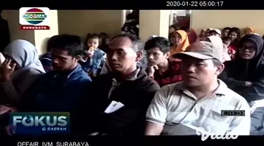 Ratusan warga di Mojokerto, Jawa Timur pada Selasa pagi (21/01) rela desak-desakan dan mengantri hingga berjam-jam untuk mengambil blangko e-KTP di kantor Dispendukcapil setempat. Warga khawatir tidak dapat mencetak e-KTP akibat terbatas blangko.