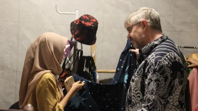 Kelompok usaha Batik Ciprat Sidoarjo atau Batik CIJO pertama kalinya diperkenalkan ke publik dalam gelaran Festival Keuangan Inklusif Jawa Timur (FKI) Tahun 2023. Foto: D-Link Project.