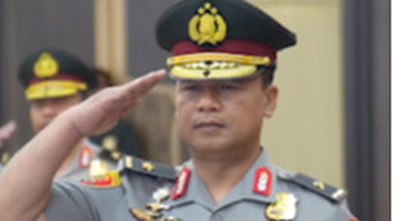 Pecah Bintang, Perwira Polisi ini Bahagia Sampai Bertekuk Lutut Cium Tangan Kapolri dan Orangtua