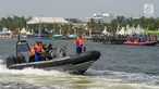Ditpolair Baharkam Mabes Polri melakukan patroli memburu buaya di Teluk Jakarta, Rabu (17/6). Patroli dilakukan guna mencari buaya yang sempat muncul di Dermaga Pondok Dayung hingga Ancol. (Merdeka.com/Imam Buhori)