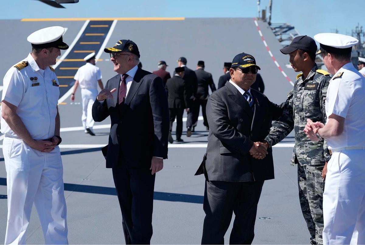 FOTO: Di Atas Kapal Induk HMAS Canberra, Prabowo dan Albanese Resmikan Era Baru Hubungan Strategis Indonesia–Australia