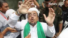 Petinggi Front Pembela Islam (FPI) Rizieq Shihab memenuhi panggilan pemeriksaan Ditreskrimum Polda Jawa Barat. Rizieq diperiksa terkait dugaan penghinaan terhadap Pancasila.