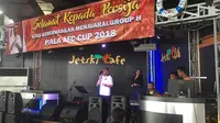 Wakapolri Komjen Syafruddin bernyanyi pada perayaan Persija Jakarta di Jetski Cafe, Pantai Mutiara, Jakarta Utara, Sabtu (28/4/2018). (Liputan6.com/Muhammad Adiyaksa)