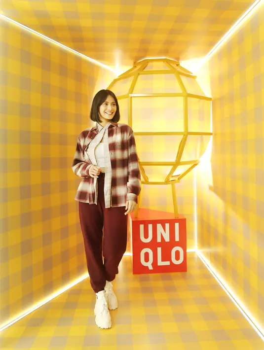 Lisqia Lalantika selaku Marketing Manager UNIQLO Indonesia lebih lanjut mengungkapkan hal ini. “Siapa pun bisa tampil sesuai karakternya dan percaya diri dalam menjalani aktivitas sehari-hari dengan nyaman dan tetap stylish.” [Foto: Fimela.com/Bambang E Ros]