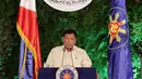 Presiden terpilih Filipina Rodrigo Duterte memberikan pidato usai dilantik di Istana Malacanang di Manila, Filipina, Kamis (30/6). Rodrigo mengatakan akan menerima mandat rakyat itu dengan kerendahan hati. (REUTERS/Erik De Castro)