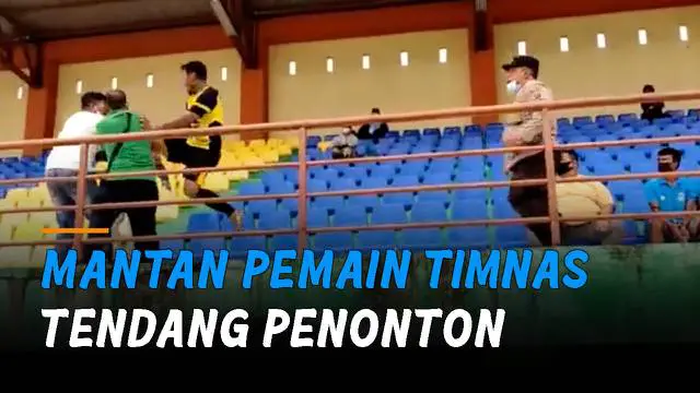 VIDEO: Duh, Mantan Pemain Timnas Indonesia Tendang Penonton Saat Laga