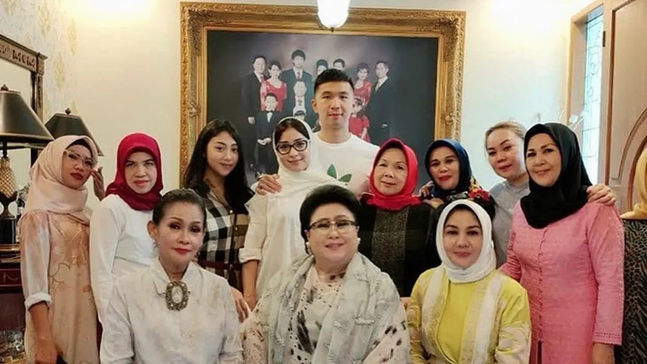 Segera Menikah, Ini 5 Momen Nikita Willy dengan Keluarga Besar Indra Priawan