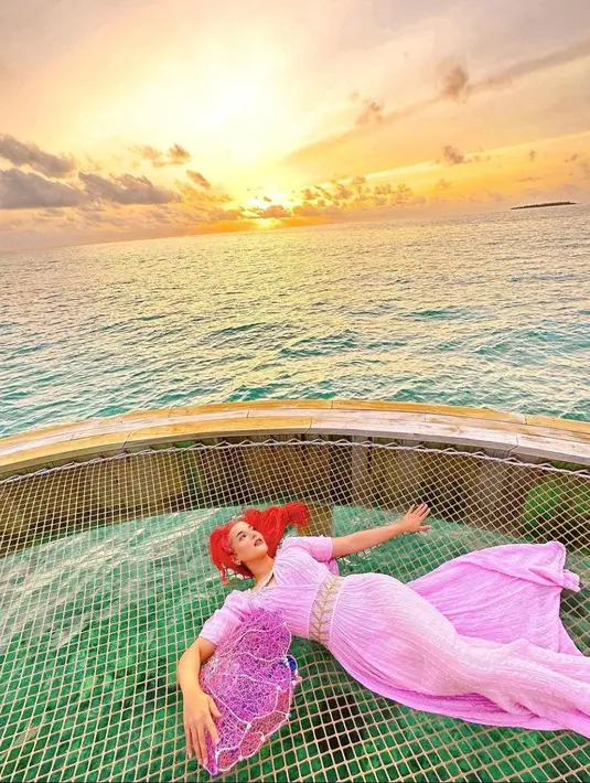 Masih dengan tema Disney, kali ini Tasya Farasya tampil cantik seperti princess Ariel [instagram/tasyafarasya]