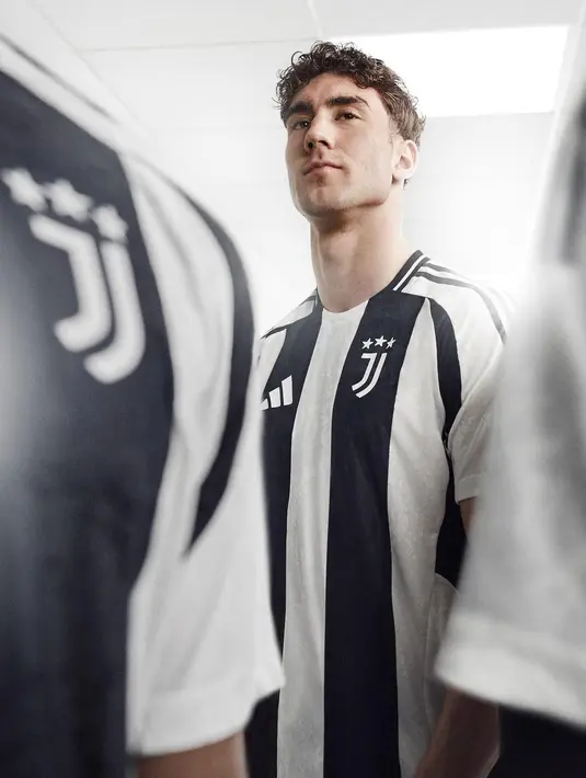 Untuk jersey kandang 2024/2025, Juventus dan Adidas mengambil tema bulan.  (FOTO: instagram.com/juventus/?hl=id)