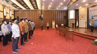 Sekretaris Jenderal Kementerian Ketenagakerjaan  Anwar Sanusi melantik 35 Pejabat Fungsional di ruang Tridharma, Kemnaker, Jakarta, Senin (10/1/2022). (Dok Kemnaker)
