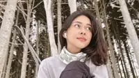 Bernuansa Earth Tone, Intip Gaya OOTD Kece Nana Mirdad saat Akan Main Ski di Jepang