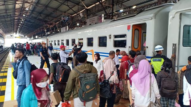 Suasana Stasiun Purwokerto, Jawa Tengah. (Foto: Liputan6.com/Muhamad Ridlo)
