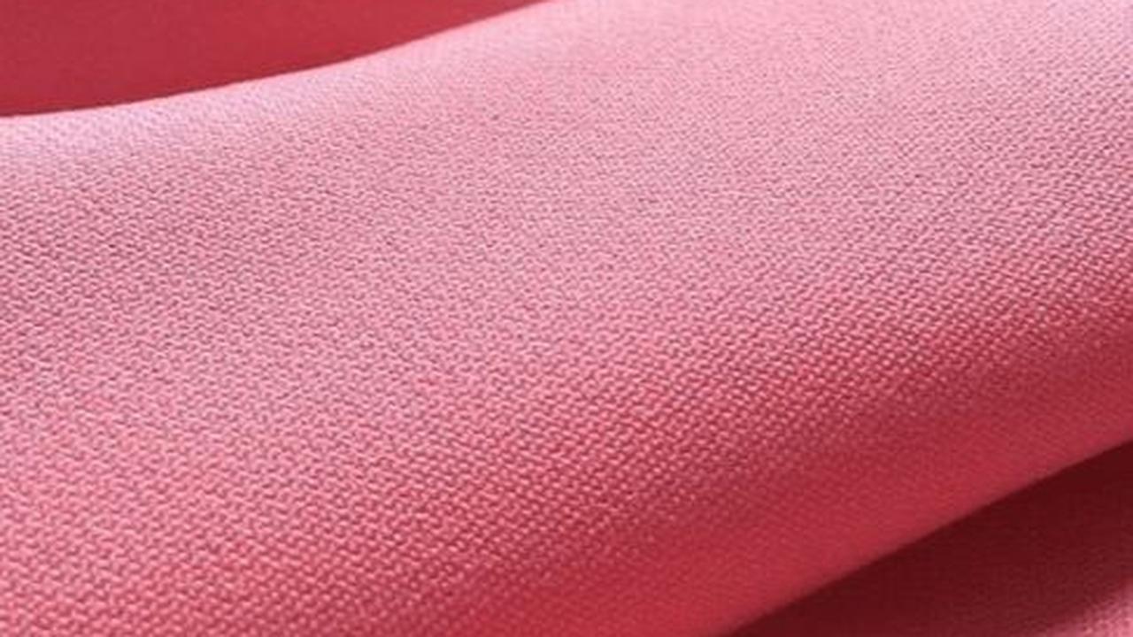 Cocok untuk kamu yang senang bereksperimen dengan gaya hijab, bahan ceruti dapat dibentuk dengan berbagai cara sesuai dengan preferensimu.