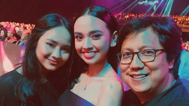7 Potret Terbaru Gita Gutawa yang Kini Fokus di Balik Layar