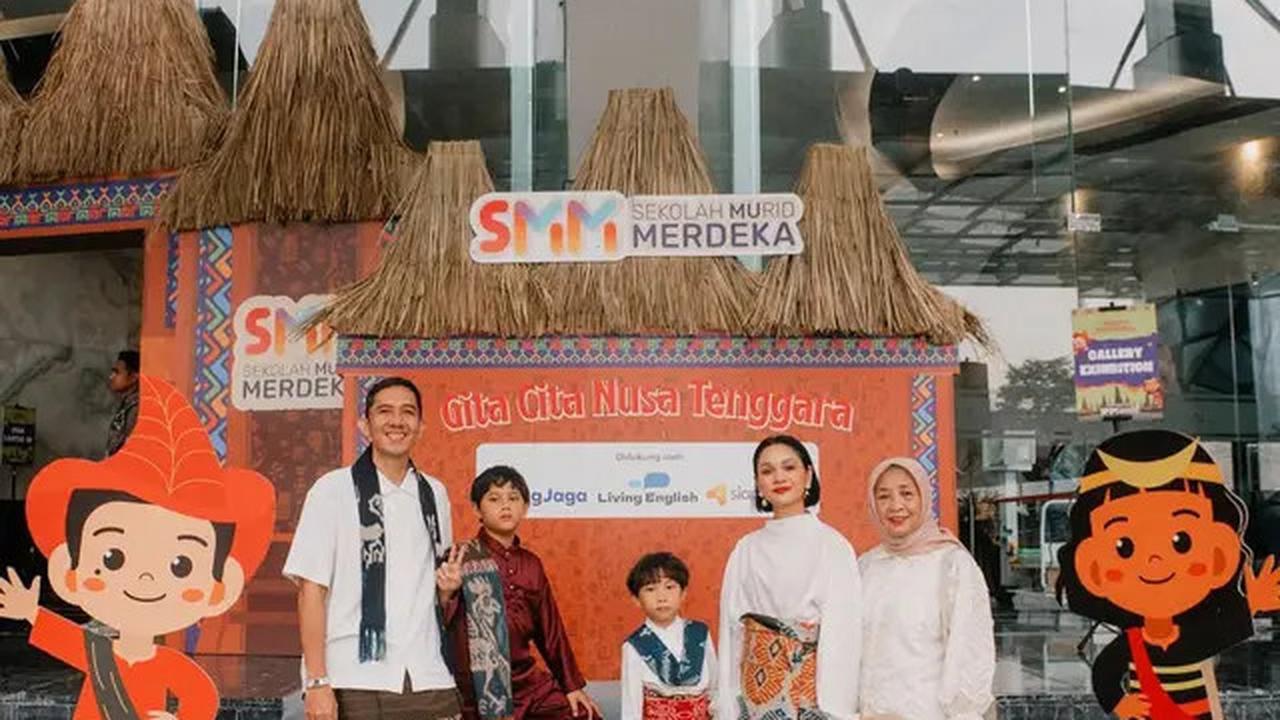 Gaya Andien Aisyah dan Keluarga Kompak dengan Kain Nusa Tenggara, Lestarikan Budaya Nusantara