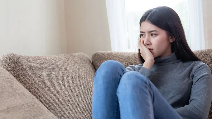 wanita agustus sikap sakit
