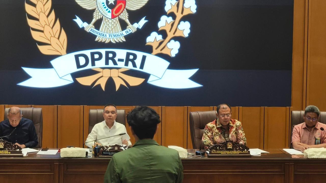 VIDEO: Dahsyat Mahasiswa Getarkan DPR, Sampaikan Tuntutan Singgung Demo Rusuh-Ucapan Prabowo