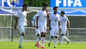 Hingga peluit akhir dibunyikan, timnas Indonesia U-23 tidak mampu mengejar ketertinggalan dan kalah 0-1 dari Guinea. (MIGUEL MEDINA/AFP)