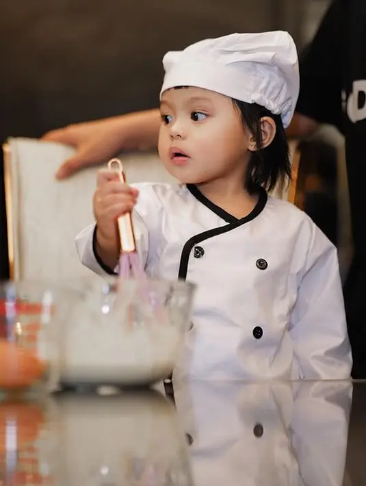 <p>Tidak sedikit yang menyebutnya sebagai keponakan online. Ada juga yang menyebut bagaikan boneka hidup. [Instagram/attahalilintar]</p>