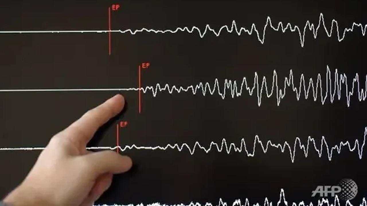 Pusat gempa berada di 284 km arah Pegunungan Bintang, Papua.&nbsp;