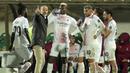 Pelatih AC Milan, Stefano Pioli, memberikan arahan kepada pemainnya saat menghadapi Rio Ave pada laga play-off Liga Europa 2020/2021 di Estadio Dos Arcos, Jumat (2/10/2020) dini hari WIB. AC Milan menang dengan skor 9-8 atas Rio Ave lewat adu penalti. (AP Photo/Luis Vieira)