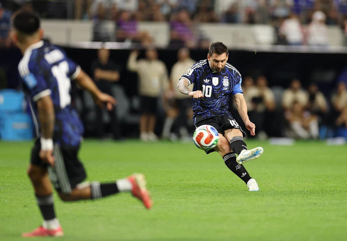 FOTO: Messi Cetak Gol Argentina Taklukkan Yordania