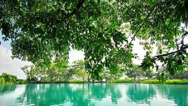 Deretan Danau Indah nan Mistis di Indonesia