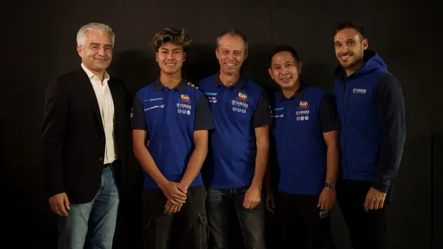 Aldi Satya Mahendra (Kedua dari kiri)