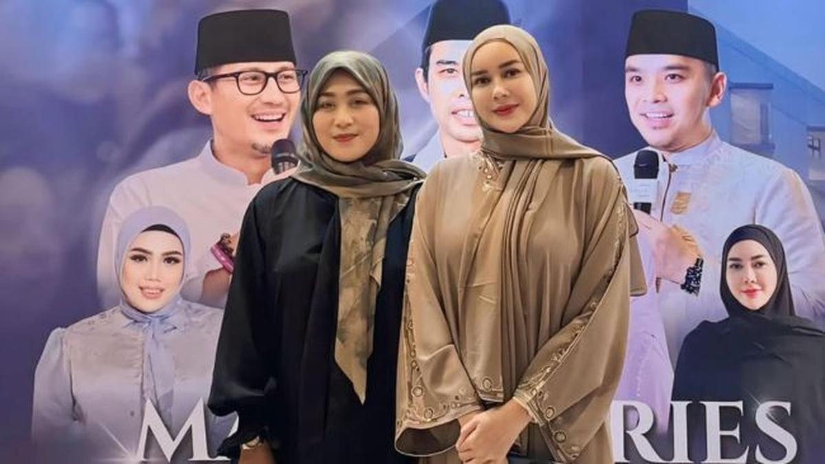 4 Potret Aura Kasih Tampil Berhijab saat Hadiri Acara Kajian, Pesona Cantiknya Banjir Sorotan